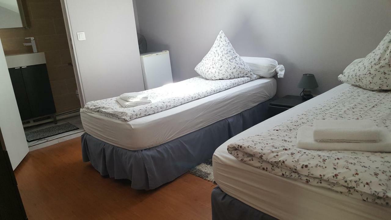 Le Relais Bleu Hotell Le Blanc-Mesnil Exteriör bild